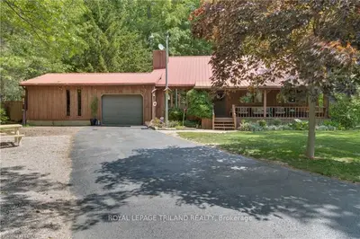 10006 KNIGHT Road, Lambton Shores, ON N0M 1T0