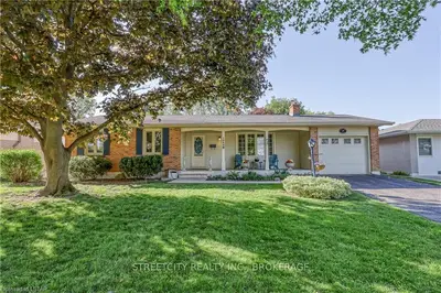 1049 Wembley Road, London North, On N6h 3x5