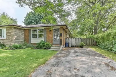 28 Scotchpine Crescent, London North, On N6g 2e2