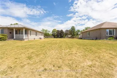 25 HOLLAND Avenue, Aylmer, ON N5H 3T2