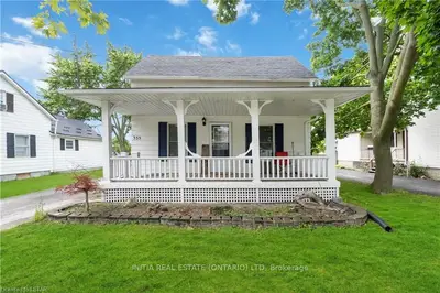 355 EUREKA ST Street, Petrolia, ON N0N 1R0
