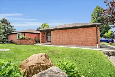 65 Fiddlers Green Road 8, London North, On N6h 4v5