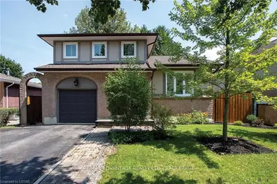 25 Winding Way Crescent, London North, On N6g 3e8