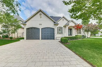 2095 Faircloth Road, London North, On N6g 5l2