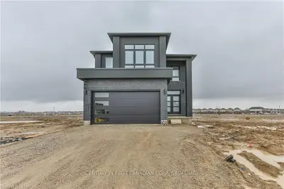 241 Hesselman Crescent, London South, On N6m 0k2