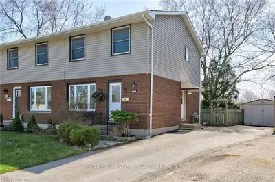 70 SNOWDON Crescent, London South, ON N6E 1G4
