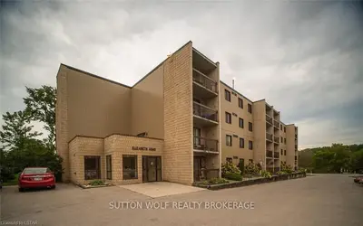 31 Victoria Street 303, Strathroy-caradoc, On N7g 3y4
