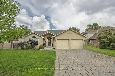 31 MARCUS Crescent, London North, ON N6G 4Z3