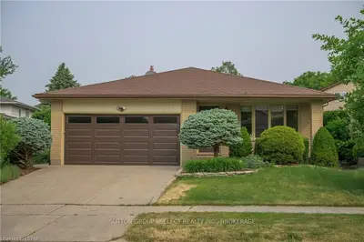 186 Acorn Crescent, London North, On N6g 3v4