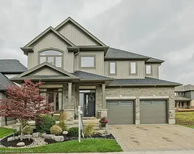 1061 EAGLETRACE Drive 174, London North, ON N6G 0T3