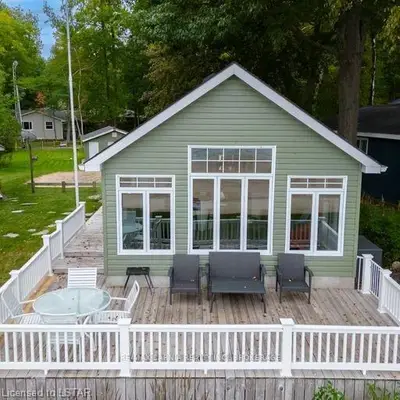 9702 TOBIAS Lane, Lambton Shores, ON N0N 1J2