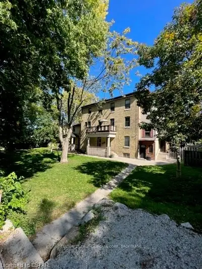 1 Waverley Place 2, London East, ON N6B 2C3