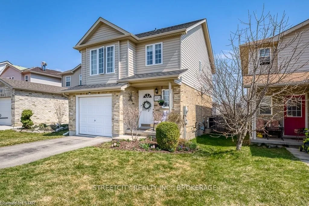 1912 BLOOM Crescent, London North, ON N5X 4N2