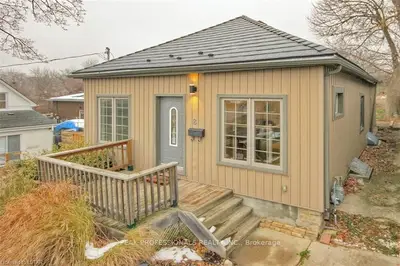 8 CONNAUGHT Avenue, London East, ON N5Y 3A3