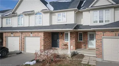 825 SILVERFOX Crescent, London North, ON N6G 0K2