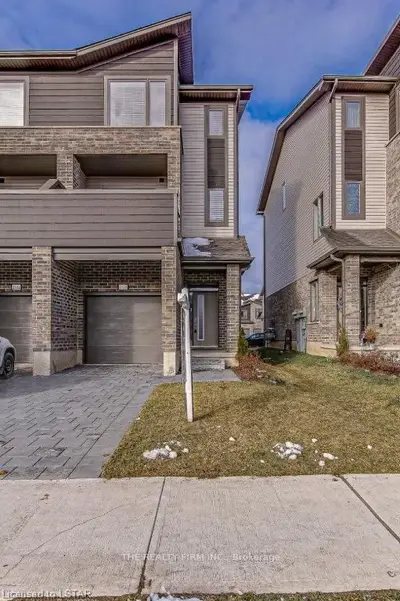 2128 MEADOWGATE Boulevard, London South, ON N6M 0H5