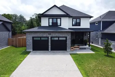 2555 Terry Fox Court, Strathroy-Caradoc, ON N0L 1W0