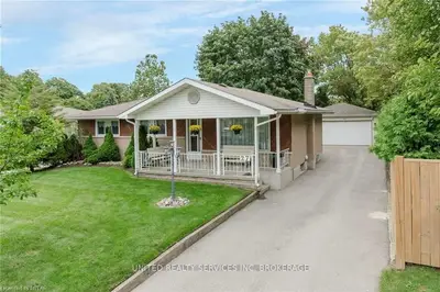 27 CAYUGA Crescent, London East, ON N5V 2W6