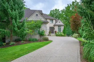 28 TALLWOOD Circle, London North, ON N5X 2S1