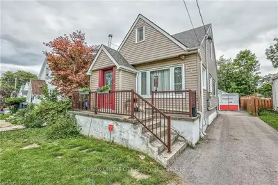 105 LINCOLN Place, London South, ON N6C 2C3