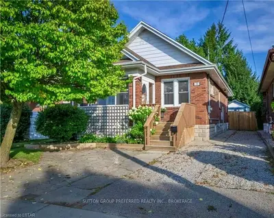 28 MCMAHEN Street, London East, ON N5Y 3A2