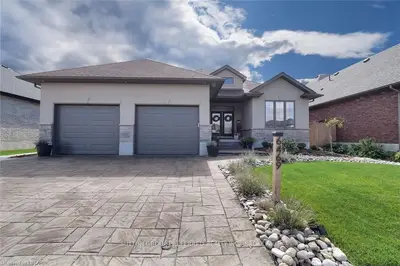 6469 STOREY Chase, London South, ON N6P 0A8