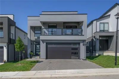 1820 CANVAS Way 8, London North, ON N5X 0N5