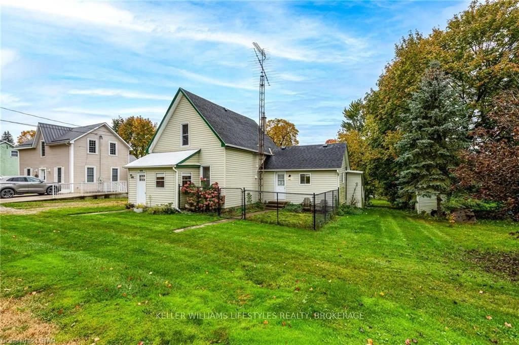 8 CENTRE Street, Lambton Shores, ON N0M 1B0