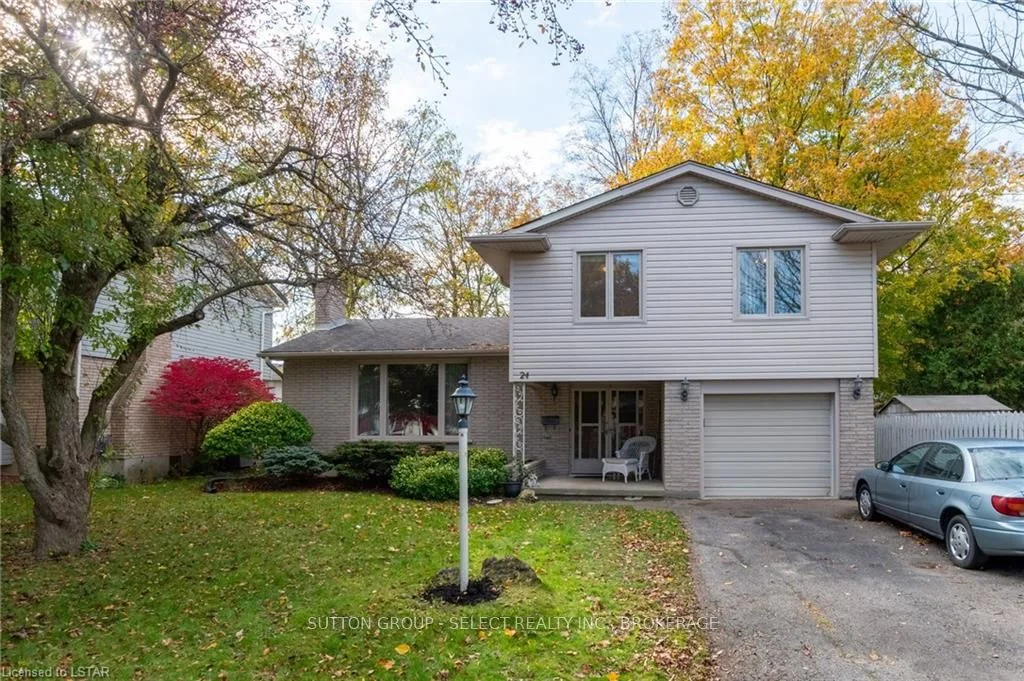 24 WESTBURY Grove, London South, ON N6J 3E1