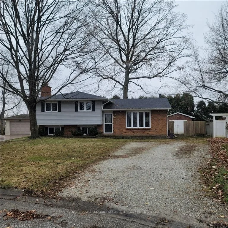 303 OAKDALE Court, St. Clair, ON N0N 1G0