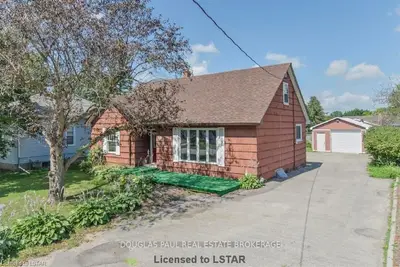 55 Holcroft Street E, Ingersoll, On N5c 1b3