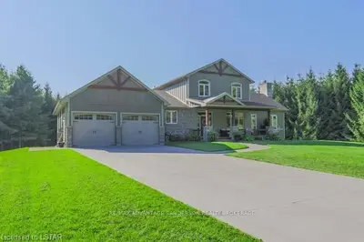24364 Saxton Road, Strathroy-caradoc, On N7g 3h3