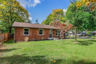 646 MIDDLEWOODS Drive, London North, ON N6G 1W8