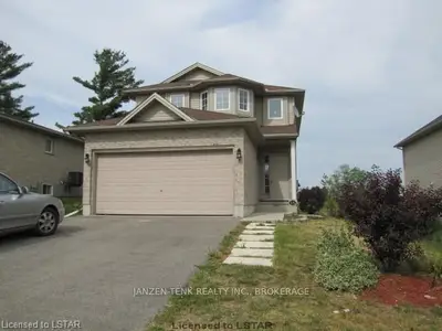 18 Hillside Road, Ingersoll, On N5c 4b5