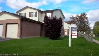 158 Diefenbaker Drive, Woodstock, On N4s 8t4