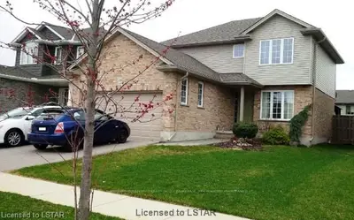 579 Spitfire Street, Woodstock, On N4t 0b4
