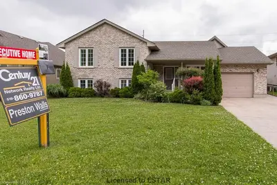 8 Lorraine Avenue, Tillsonburg, On N4g 4v3