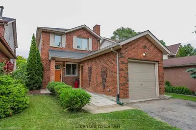 107 WALMER, London North, ON N6G 4H2