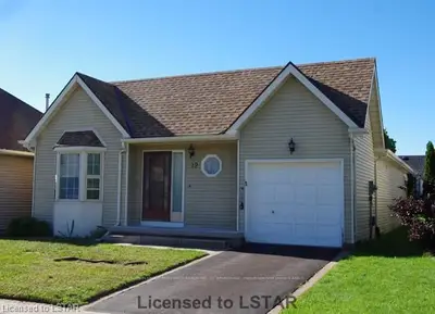 12 Seres Drive, Tillsonburg, On N4g 5e7