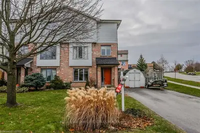 44 PHAIR Crescent, London South, ON N5Z 5B4