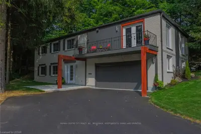 14 Doncaster Avenue, London North, On N6g 2a2