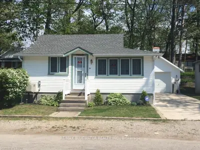 14 WOODWARD Avenue, Lambton Shores, ON N0M 1T0