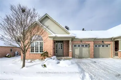 2025 MEADOWGATE Boulevard 207, London South, ON N6M 1K9