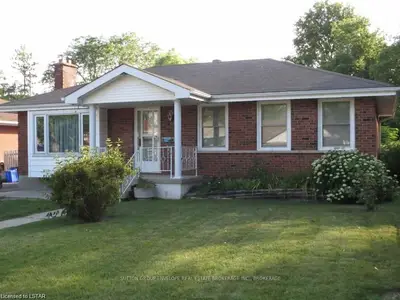 215 MERLIN Crescent, London East, ON N5W 5A2