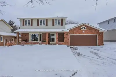 44 SOMERSET Crescent, London South, ON N6K 3M2