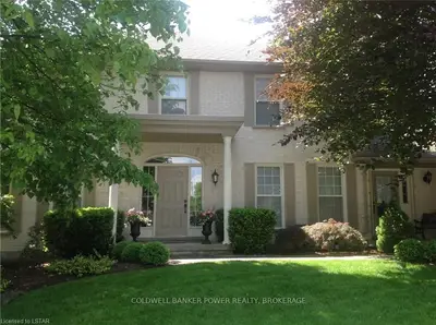 23 BUTTERNUT Lane, London South, ON N6K 4J4