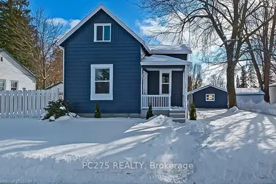 152 King Street E, Ingersoll, On N5c 1g9