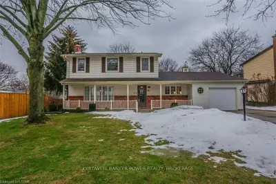 82 QUEEN ANNE Circle, London North, ON N6H 4B7