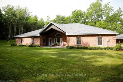 9837 KLONDYKE Road, Lambton Shores, ON N0M 1T0