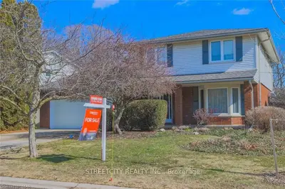 696 BARCLAY Place, London South, ON N6K 1T7